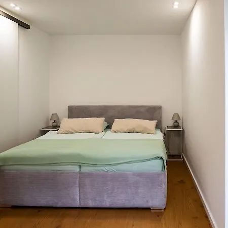 Schoene, Zentrale Fuer 4 Personen Apartment Augsburg